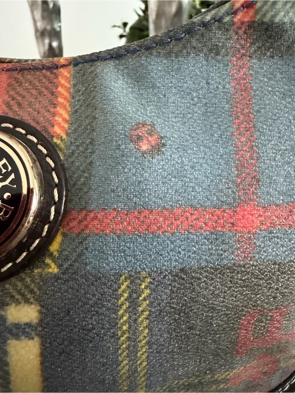 Vintage Y2K Dooney & Bourke Patched Plaid Shoulder Bag with Brown Leather Trim - Picture 4 of 8